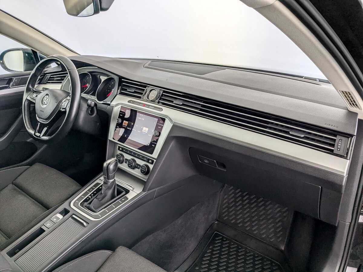 Купить Volkswagen Passat, 2018, 188 206 км, фото №9