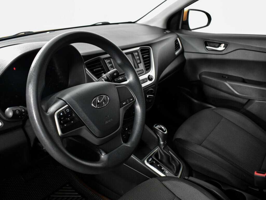 Купить Hyundai Solaris, 2017, 118 971 км, фото №9